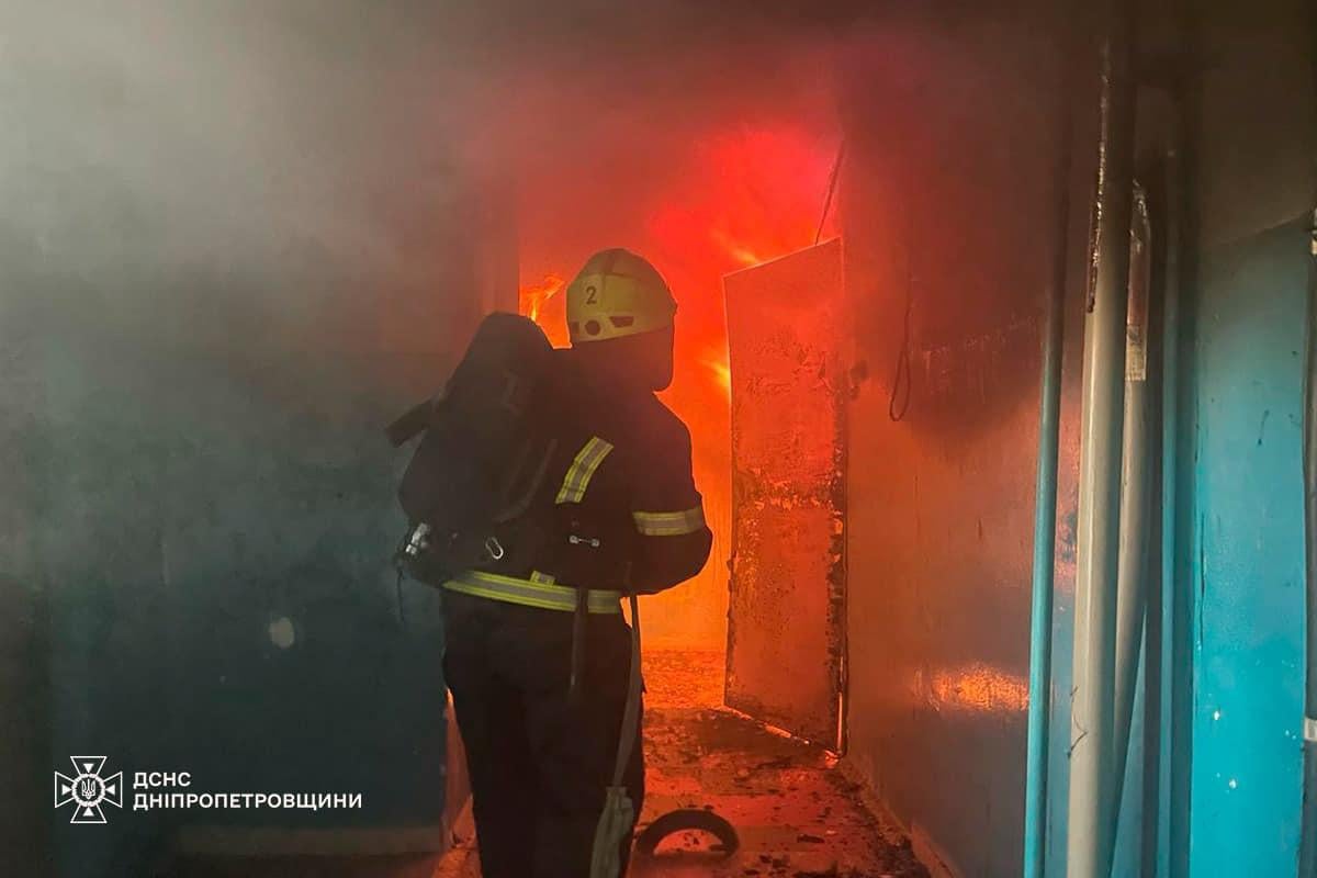 Російські окупанти втретє обстріляли великий склад ліків